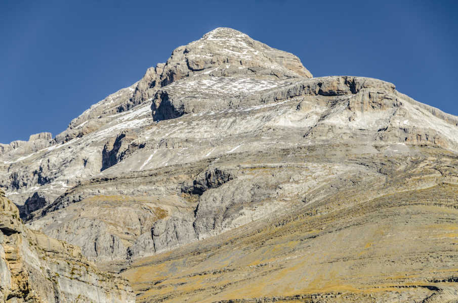 Huesca - parque nacional de Ordesa y Monte Perdido - valle de Ordesa 19 - circo de Soaso - Monte Perdido.jpg